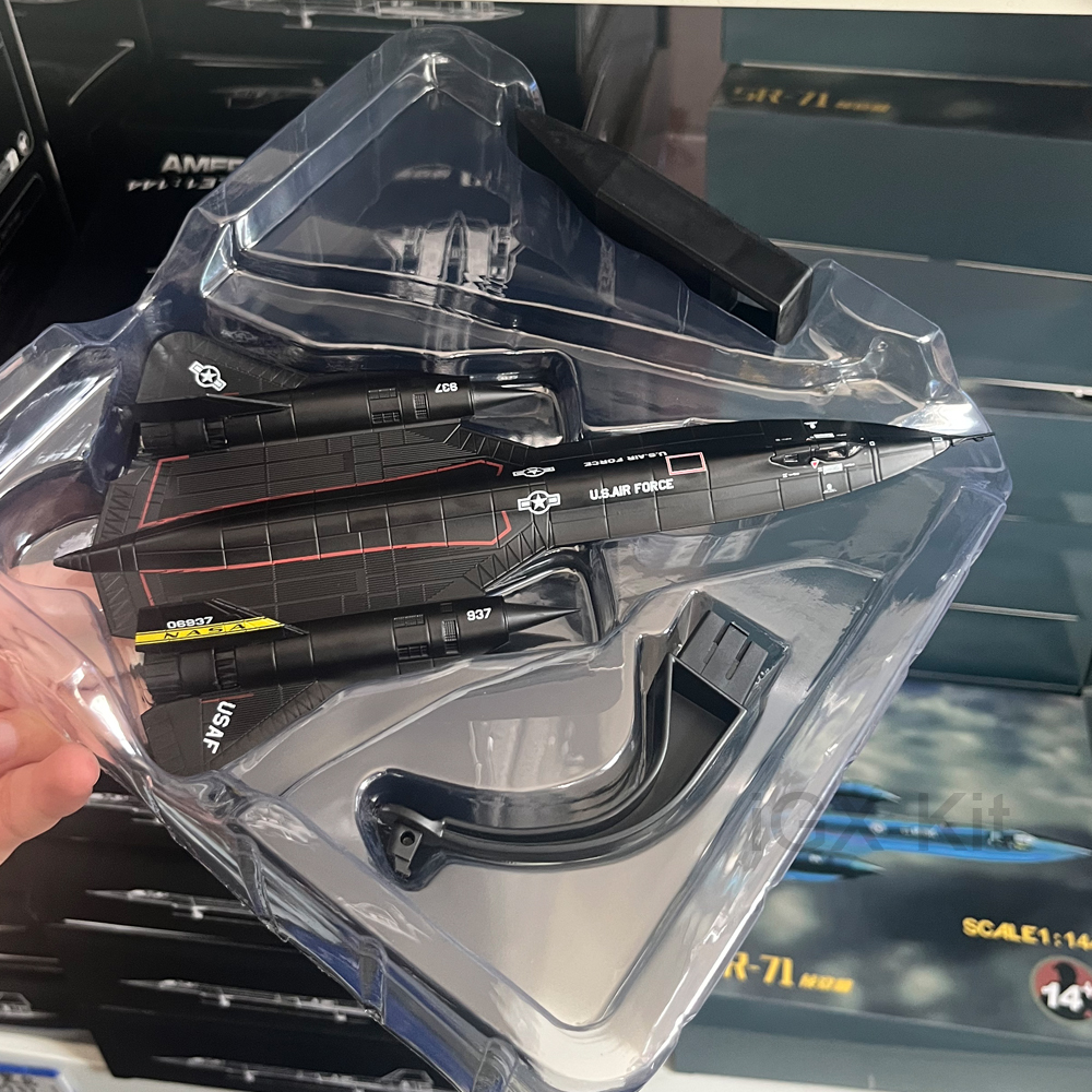 Model Kit Aircraft - 1:144 Scale US SR71 SR-71 Blackbird