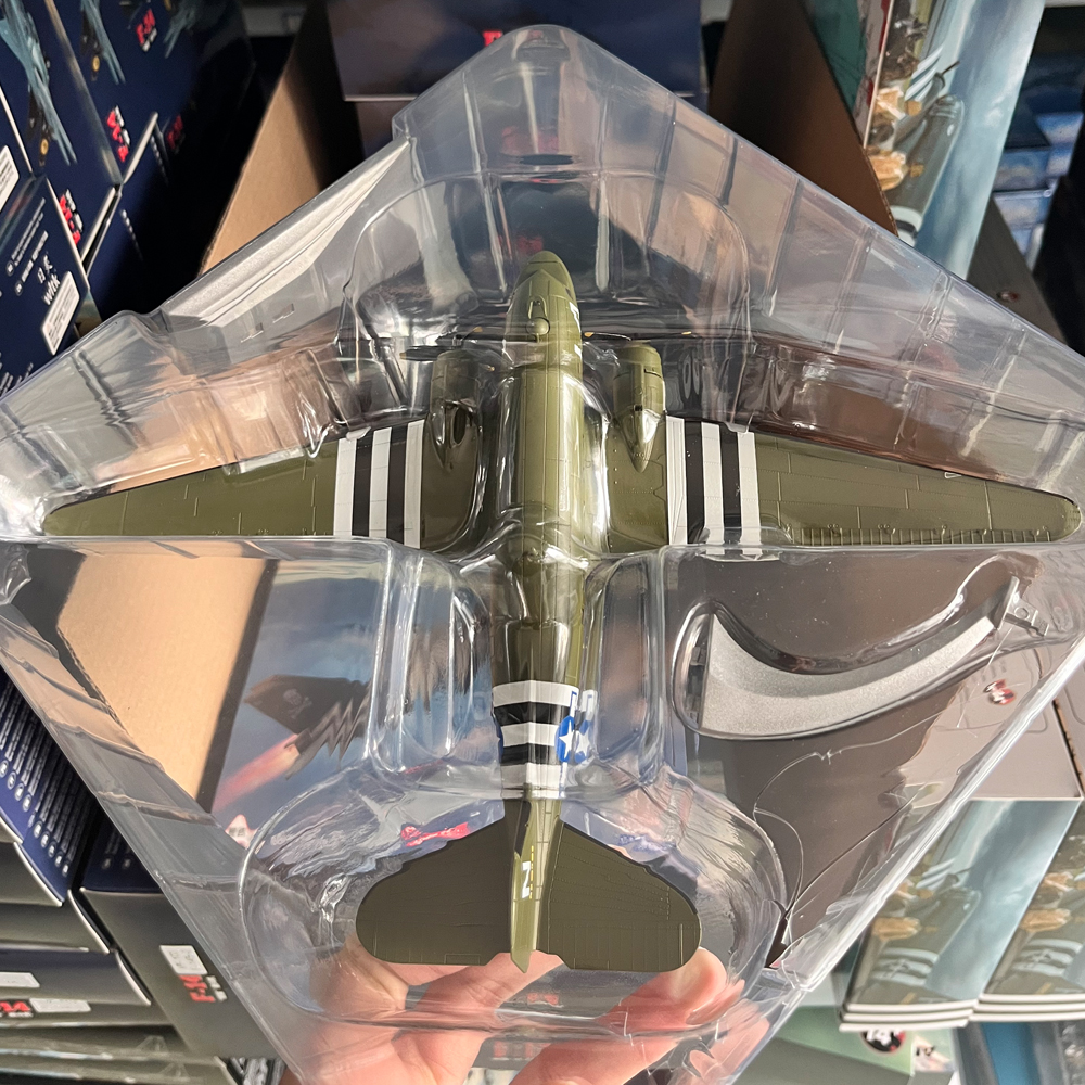 Model Kit Aircraft - 1:100 Scale World War II Douglas