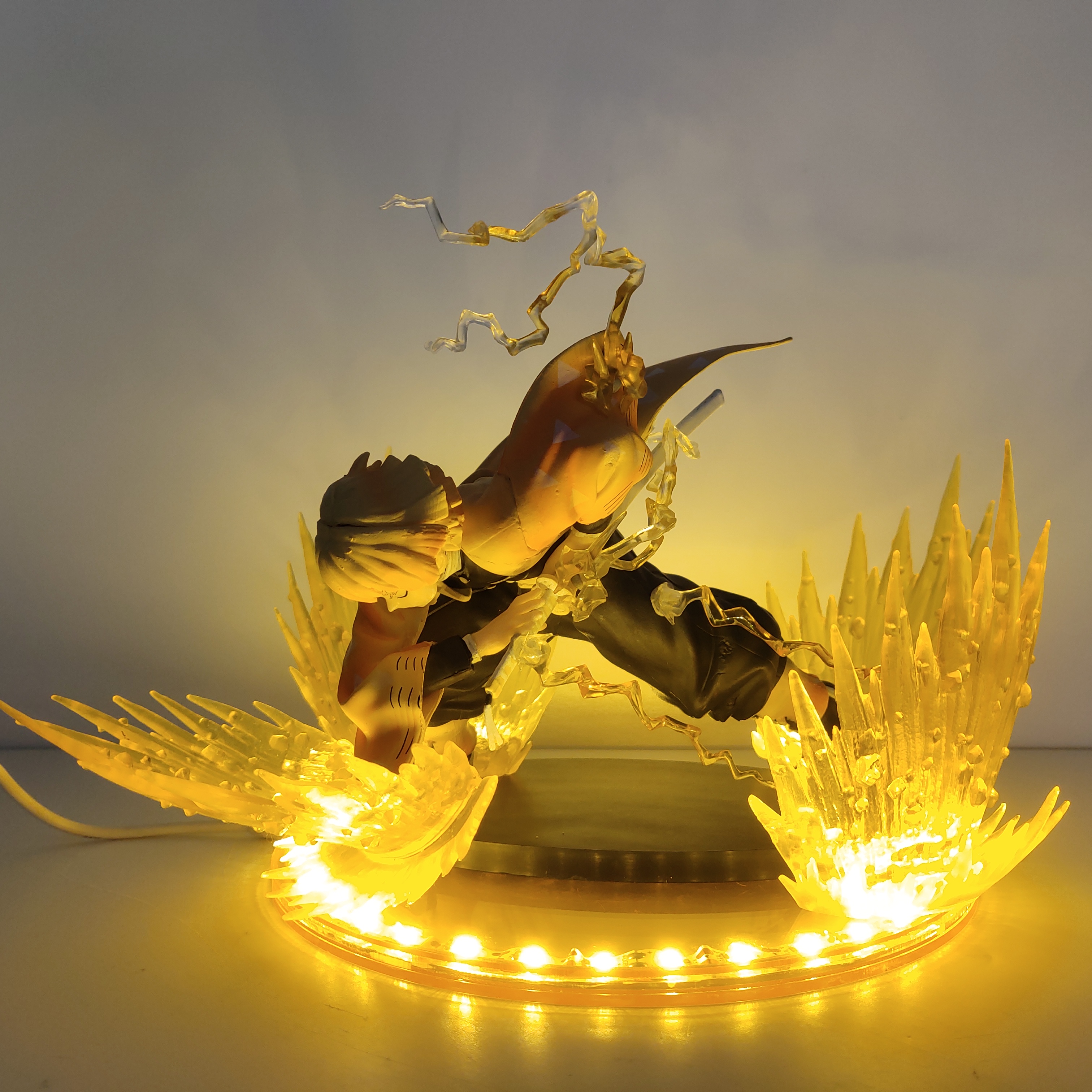 Model Kit Zenitsu - Demon Slayer Anime Agatsuma Zenitsu Led