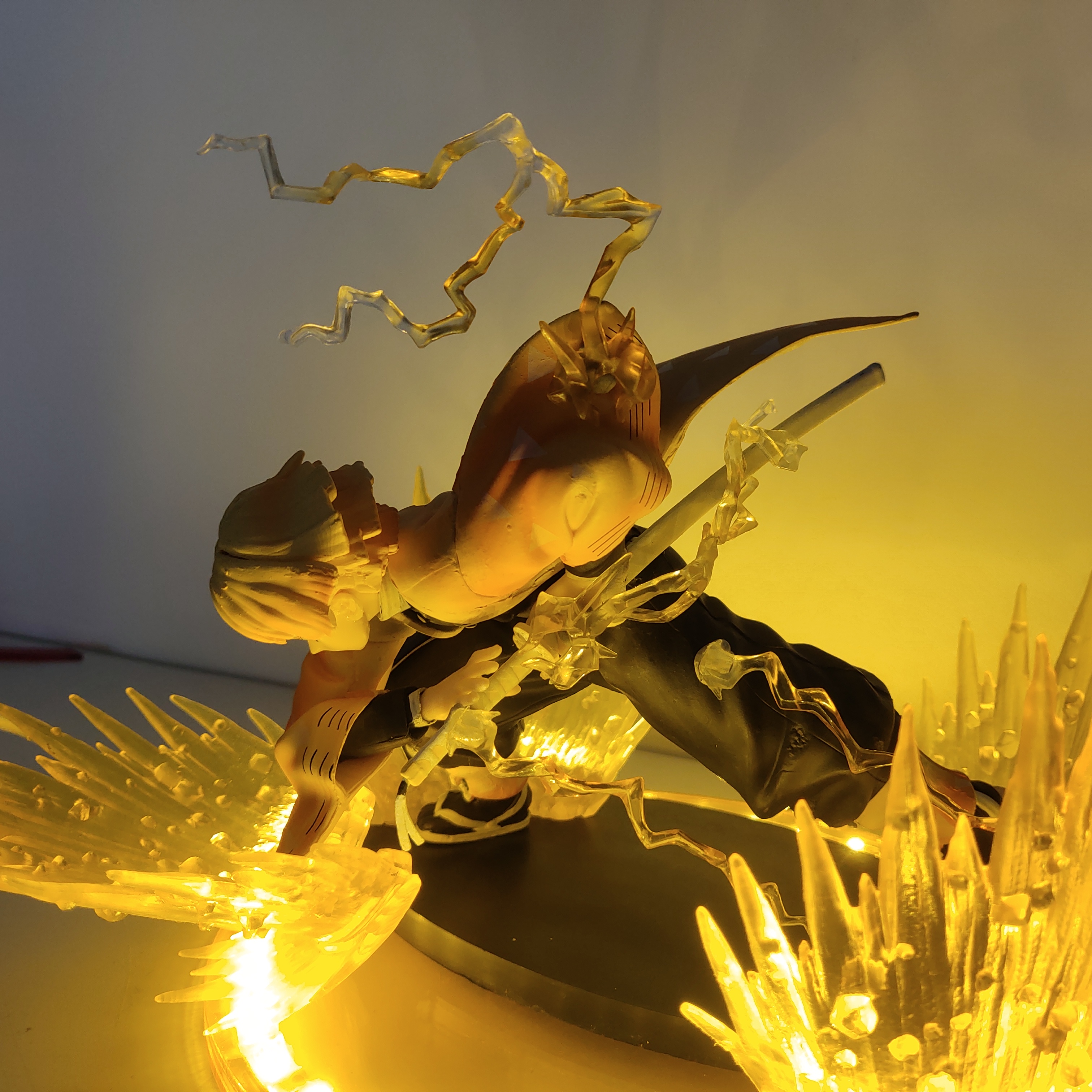 Demon Slayer Anime Agatsuma Ze - Model Kit Zenitsu recension och pris