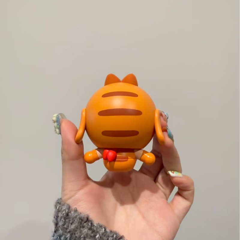 Genuine Popmart Crybaby Space  - Model Kit Figures recension och pris