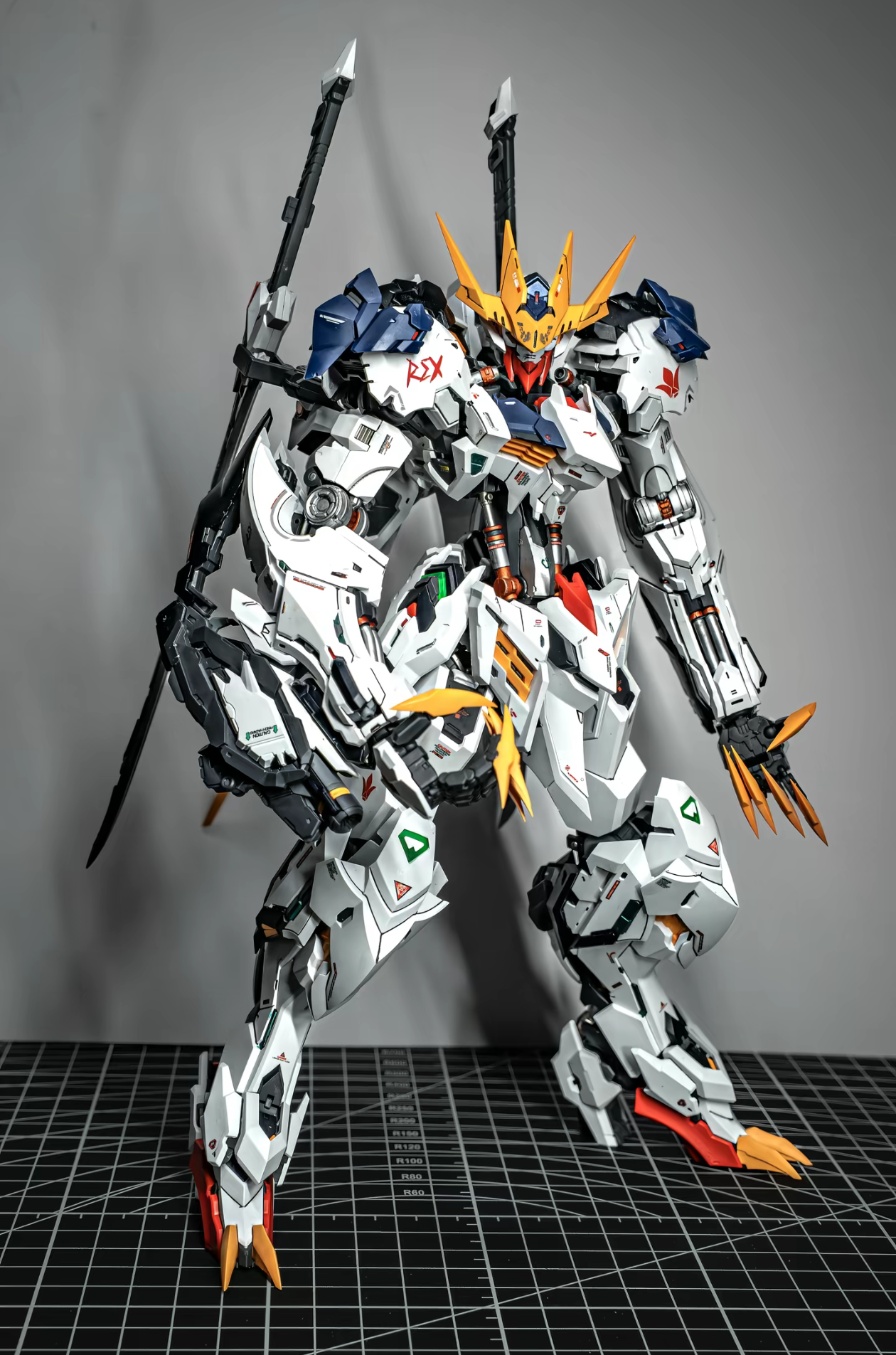 IN STOCK 1/100 LUNAVOR MG  XY- - Model Kit Gundam Barbatos recension och pris